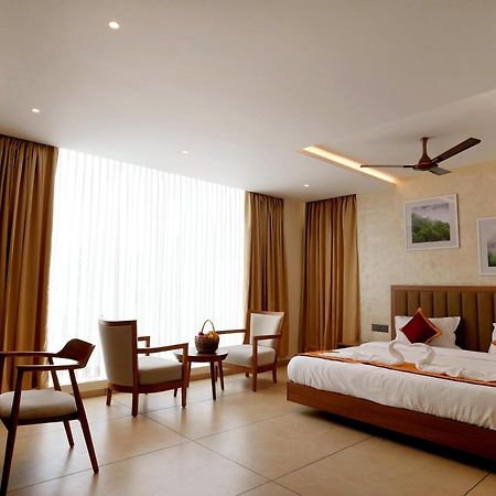 Bluemist Resorts Athirappilly Bagian luar foto