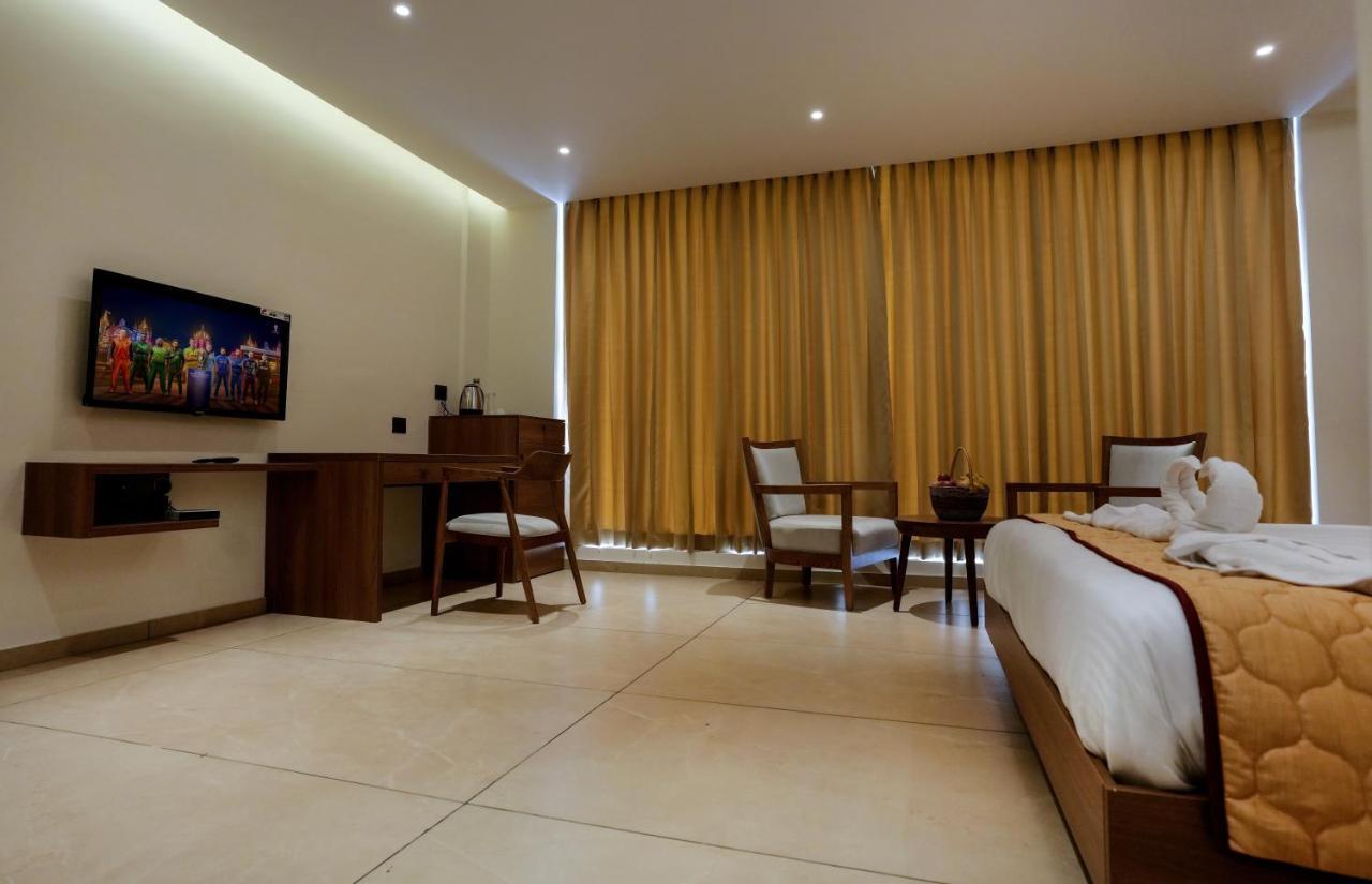 Bluemist Resorts Athirappilly Bagian luar foto