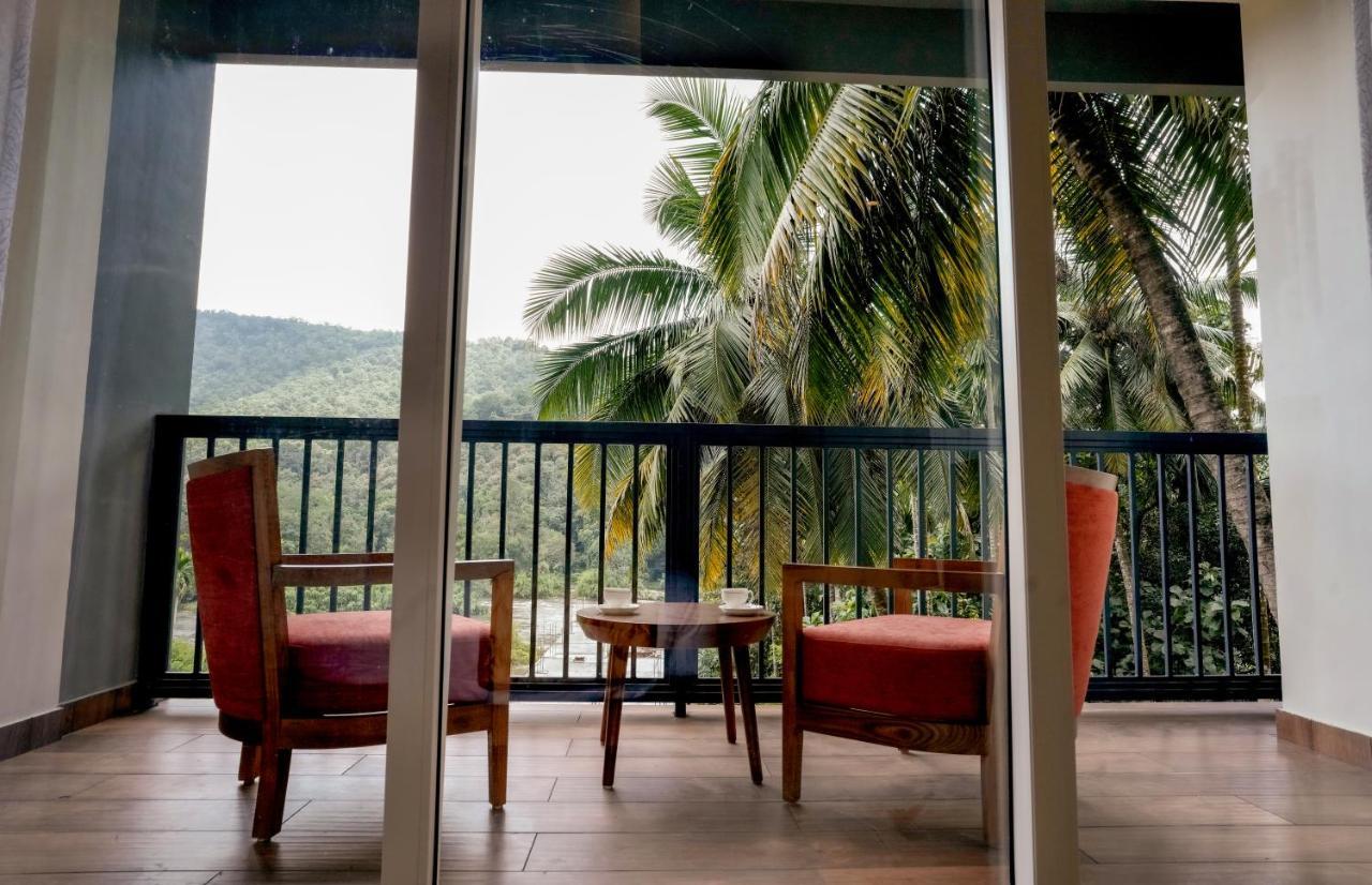 Bluemist Resorts Athirappilly Bagian luar foto