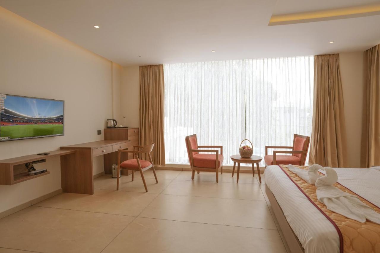 Bluemist Resorts Athirappilly Bagian luar foto