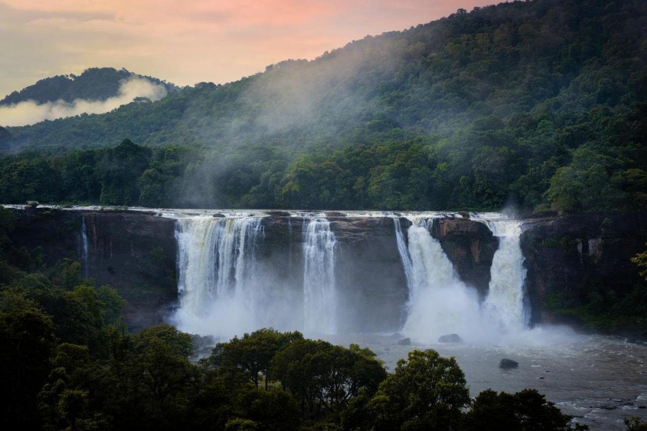 Bluemist Resorts Athirappilly Bagian luar foto