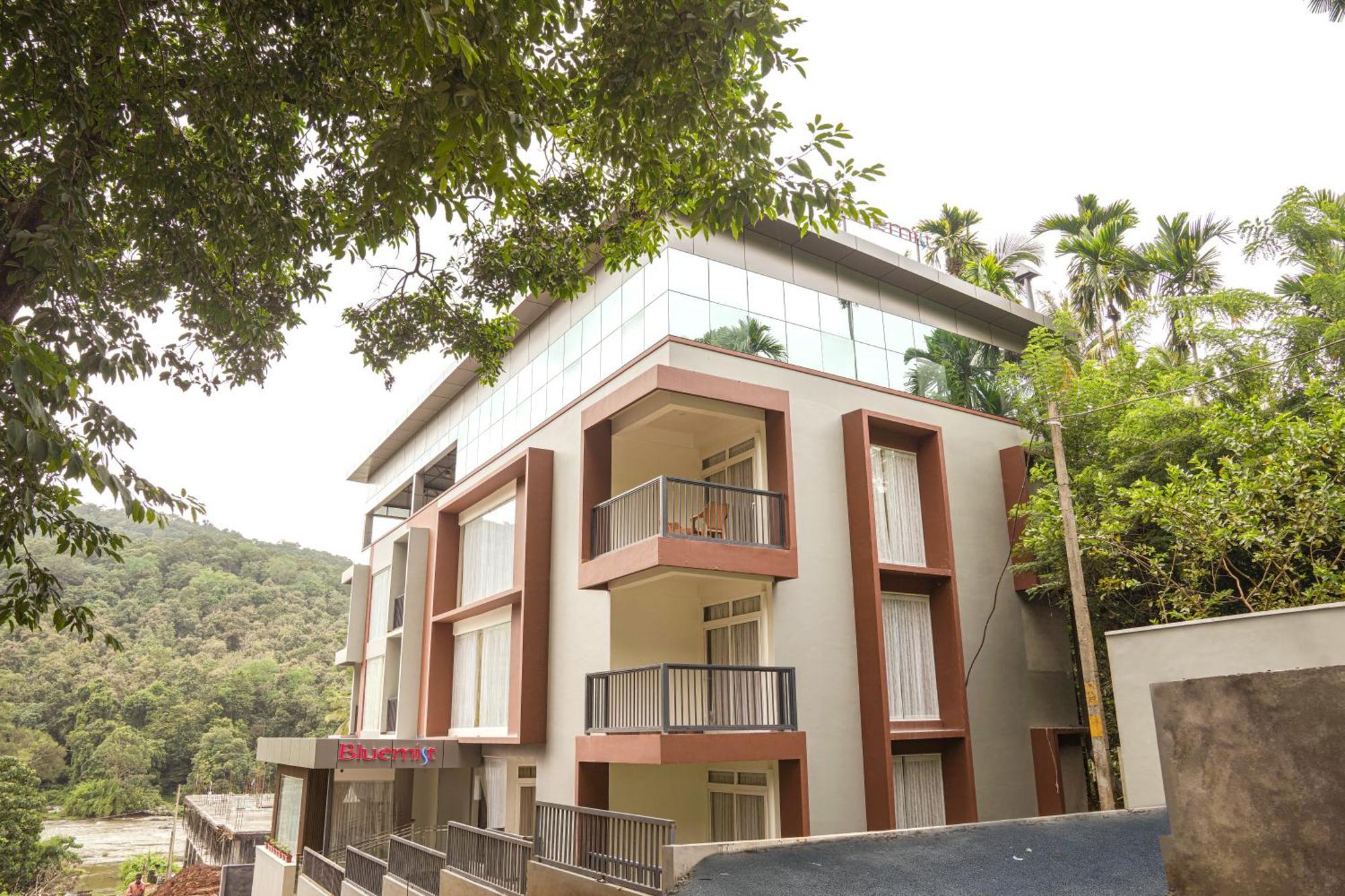 Bluemist Resorts Athirappilly Bagian luar foto