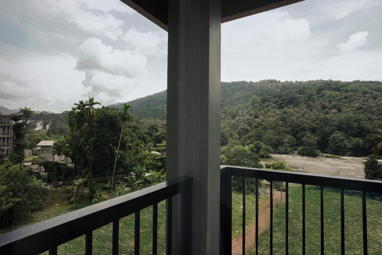 Bluemist Resorts Athirappilly Bagian luar foto